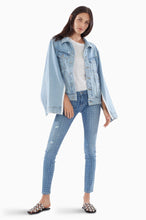 Load image into Gallery viewer, Evy In Thelma And Louise - Yaze Jeans
